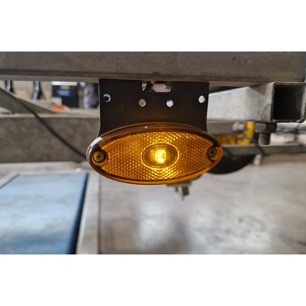 Aspock Flatpoint 2 - feu de gabarit orange/jaune - connecteur - LED - sur support